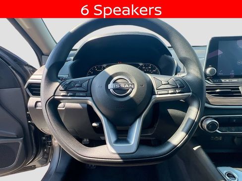Used 2025 Nissan Altima 2.5 SV FWD image 11