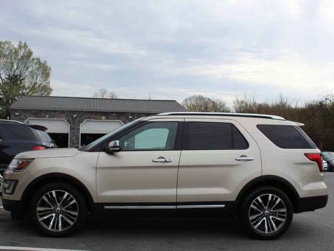 Used 2017 Ford Explorer Platinum AWD/4WD image 8