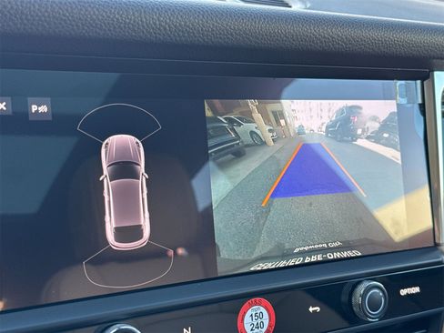 Used 2025 Porsche Macan image 23