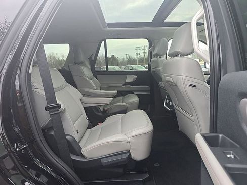 Used 2025 Ford Expedition Active image 36