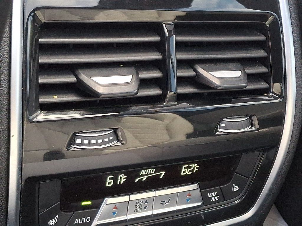 Used 2025 BMW X7 xDrive40i w/ M Sport Package AWD/4WD image 12