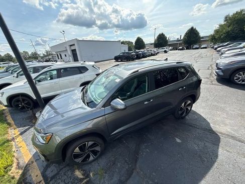 New 2026 Volkswagen Taos SE AWD/4WD image 14