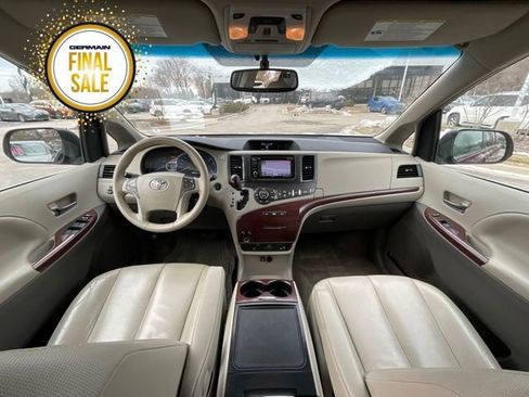 Used 2014 Toyota Sienna XLE image 12