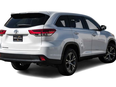 Used 2019 Toyota Highlander LE image 6