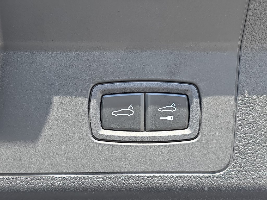 Used 2025 Porsche Panamera 4 AWD/4WD image 16