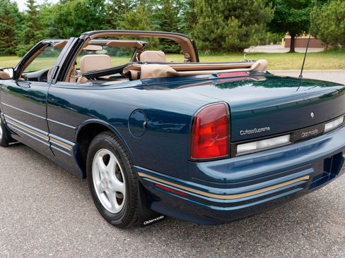 Used 1995 Oldsmobile Cutlass Supreme Convertible FWD image 6
