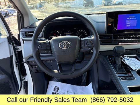 New 2026 Toyota Sienna LE image 13