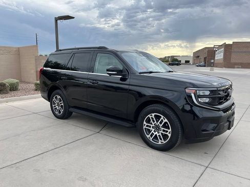 Used 2025 Ford Expedition Active RWD image 5