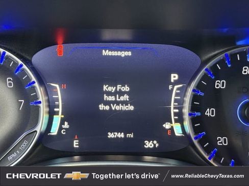 Used 2025 Chrysler Pacifica Select image 16