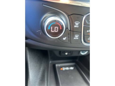 Used 2023 Chevrolet Traverse LT AWD/4WD image 37