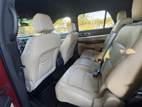 Used 2016 Ford Explorer XLT w/ Equipment Group 202A image 8