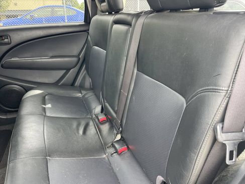 Used 2004 Mitsubishi Outlander XLS FWD image 11