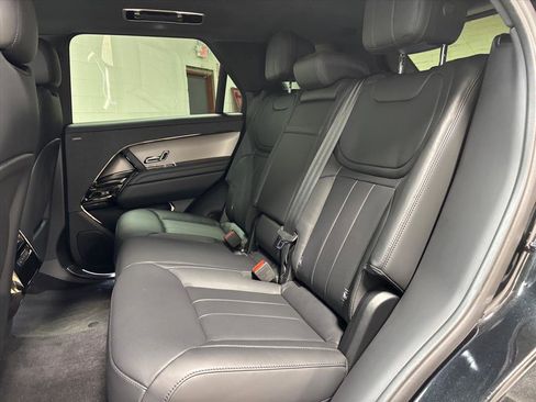 Used 2025 Land Rover Range Rover Sport SE image 28