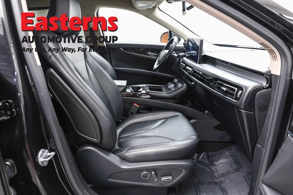 Used 2022 Lincoln Nautilus FWD image 25