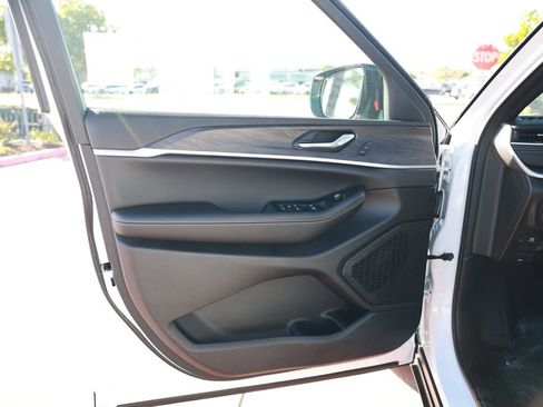 New 2025 Jeep Grand Cherokee L Limited image 11