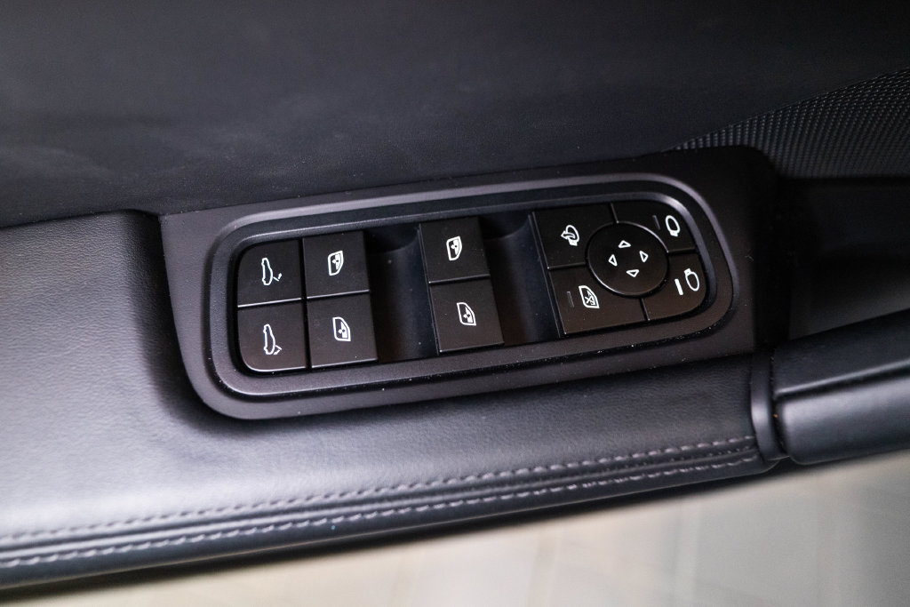Certified 2025 Porsche Cayenne AWD/4WD image 17