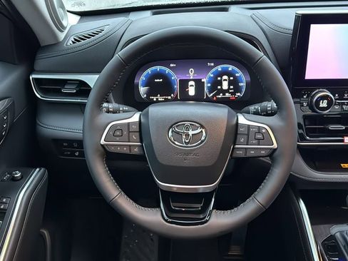 New 2026 Toyota Highlander Platinum AWD/4WD image 25