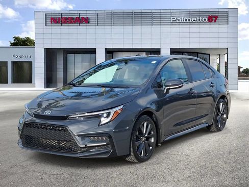 Used 2026 Toyota Corolla SE FWD image 3