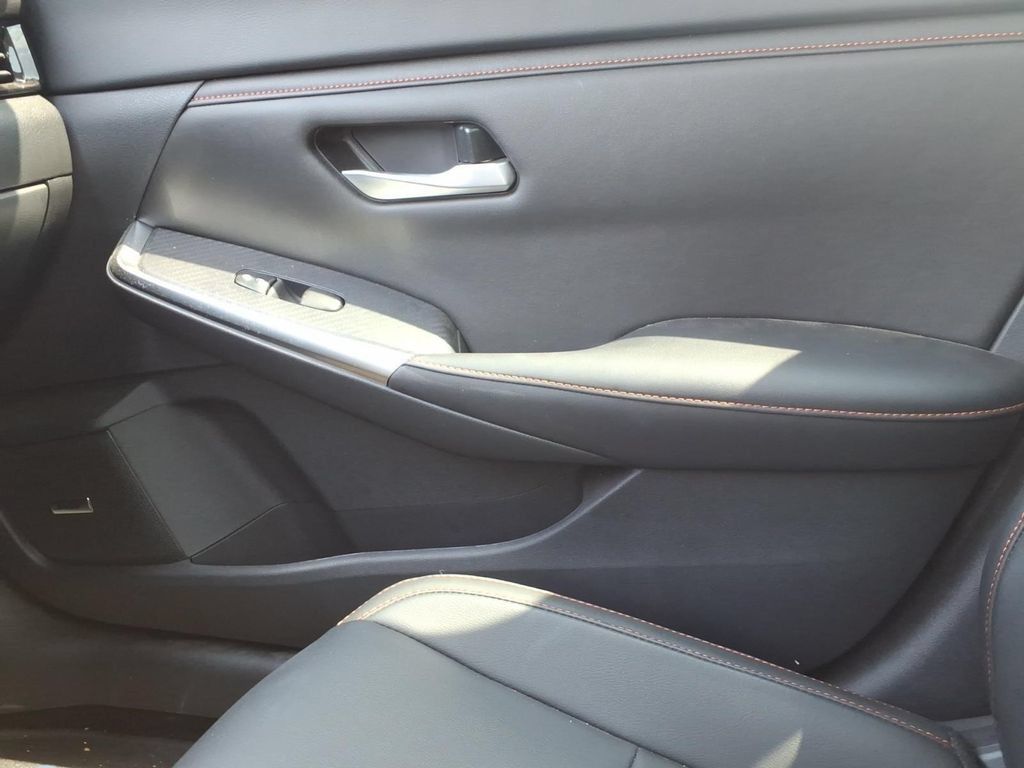 Used 2024 Nissan Sentra SR w/ SR Premium Package FWD image 23