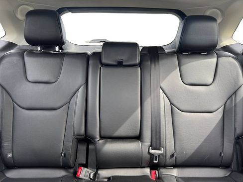 Used 2016 Ford Edge Titanium w/ Equipment Group 302A AWD/4WD image 22