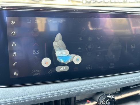 Used 2024 Nissan Ariya AWD image 25