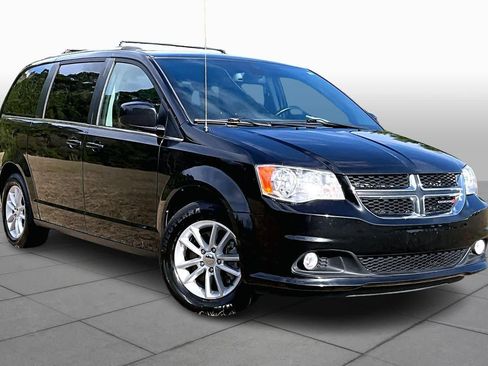 Used 2020 Dodge Grand Caravan SXT image 2