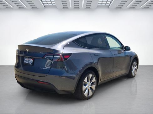 Used 2023 Tesla Model Y Long Range AWD/4WD image 4