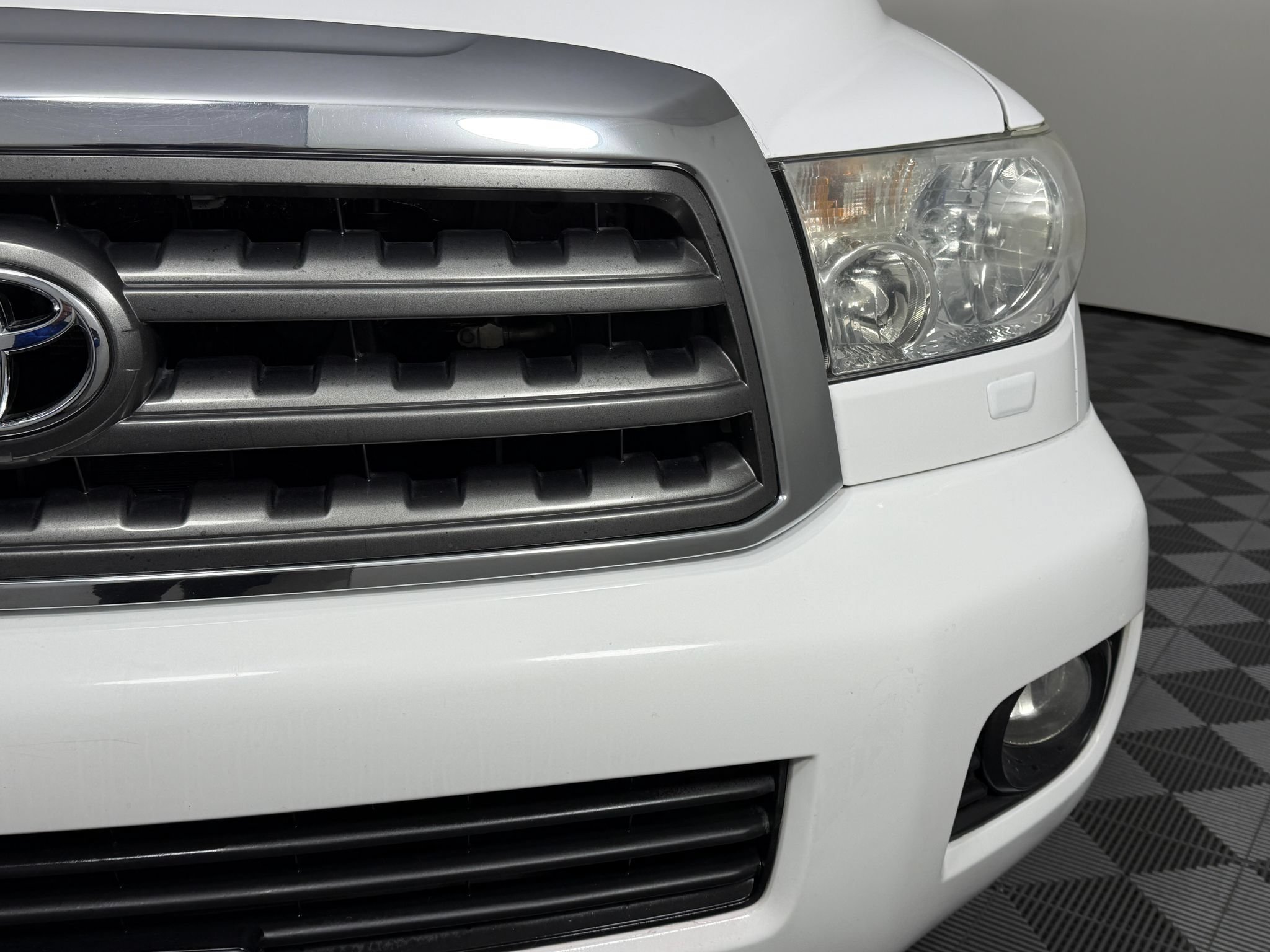 Used 2016 Toyota Sequoia SR5 AWD/4WD image 5
