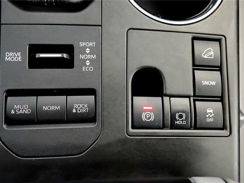 Used 2023 Toyota Highlander XLE image 29