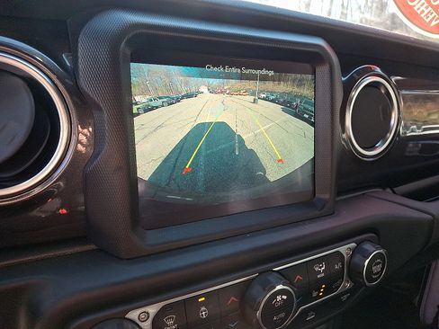 Certified 2021 Jeep Wrangler Unlimited Sahara AWD/4WD image 19