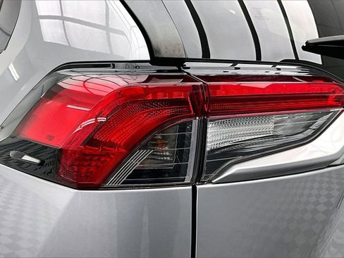 Used 2019 Toyota RAV4 LE image 30