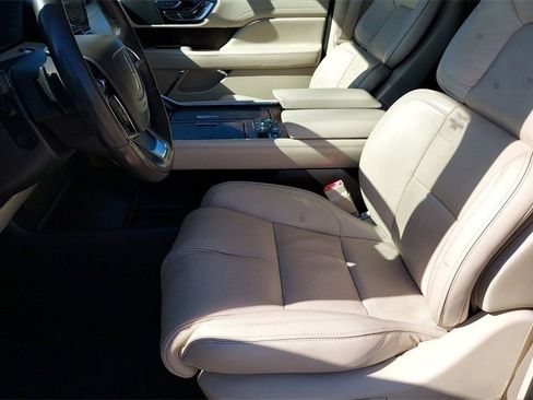 Used 2019 Lincoln Navigator Select image 20