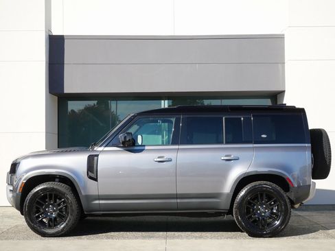 Used 2022 Land Rover Defender 110 S image 4