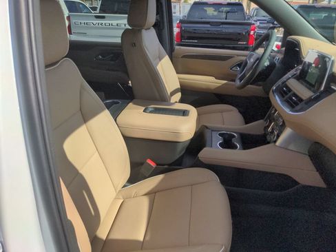 Used 2023 Chevrolet Suburban Premier AWD/4WD image 28