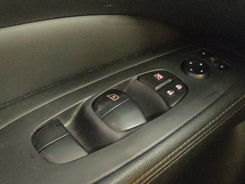 Used 2020 Nissan Pathfinder S FWD image 27