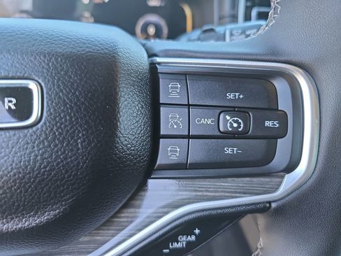 Used 2024 Jeep Wagoneer L Series III w/ Flexible Seating Group AWD/4WD image 19