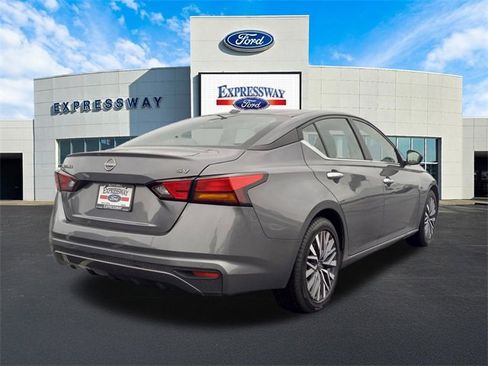 Used 2024 Nissan Altima 2.5 SV image 6