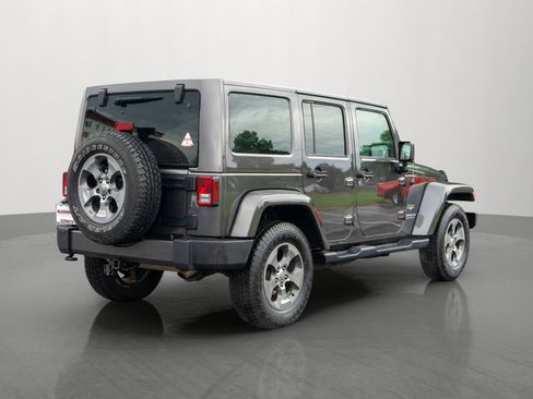 Used 2017 Jeep Wrangler Unlimited Sahara w/ Connectivity Group AWD/4WD image 7