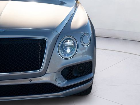 Used 2019 Bentley Bentayga image 16
