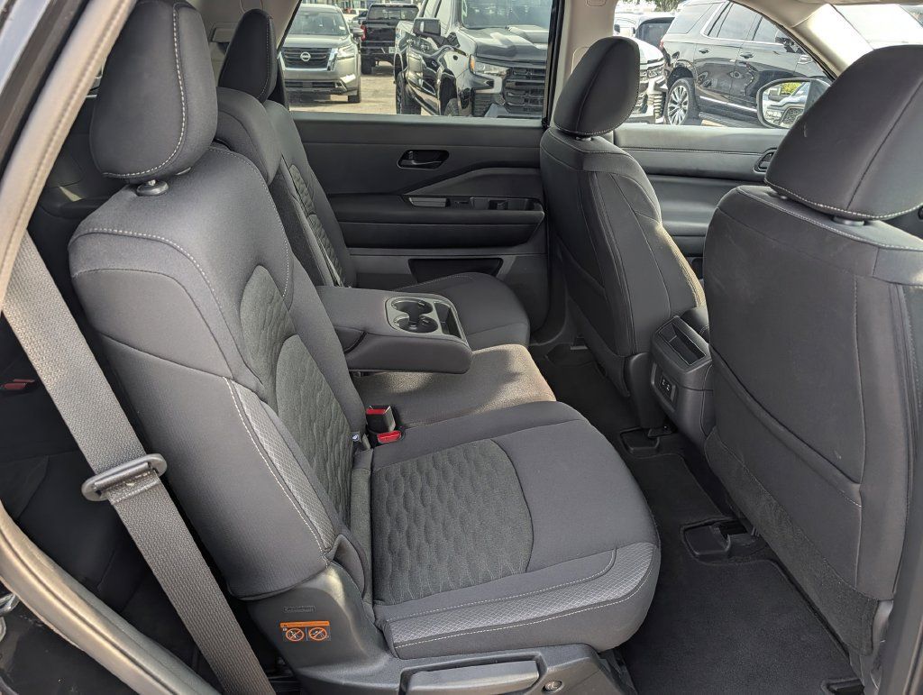 Used 2026 Nissan Pathfinder SV FWD image 29