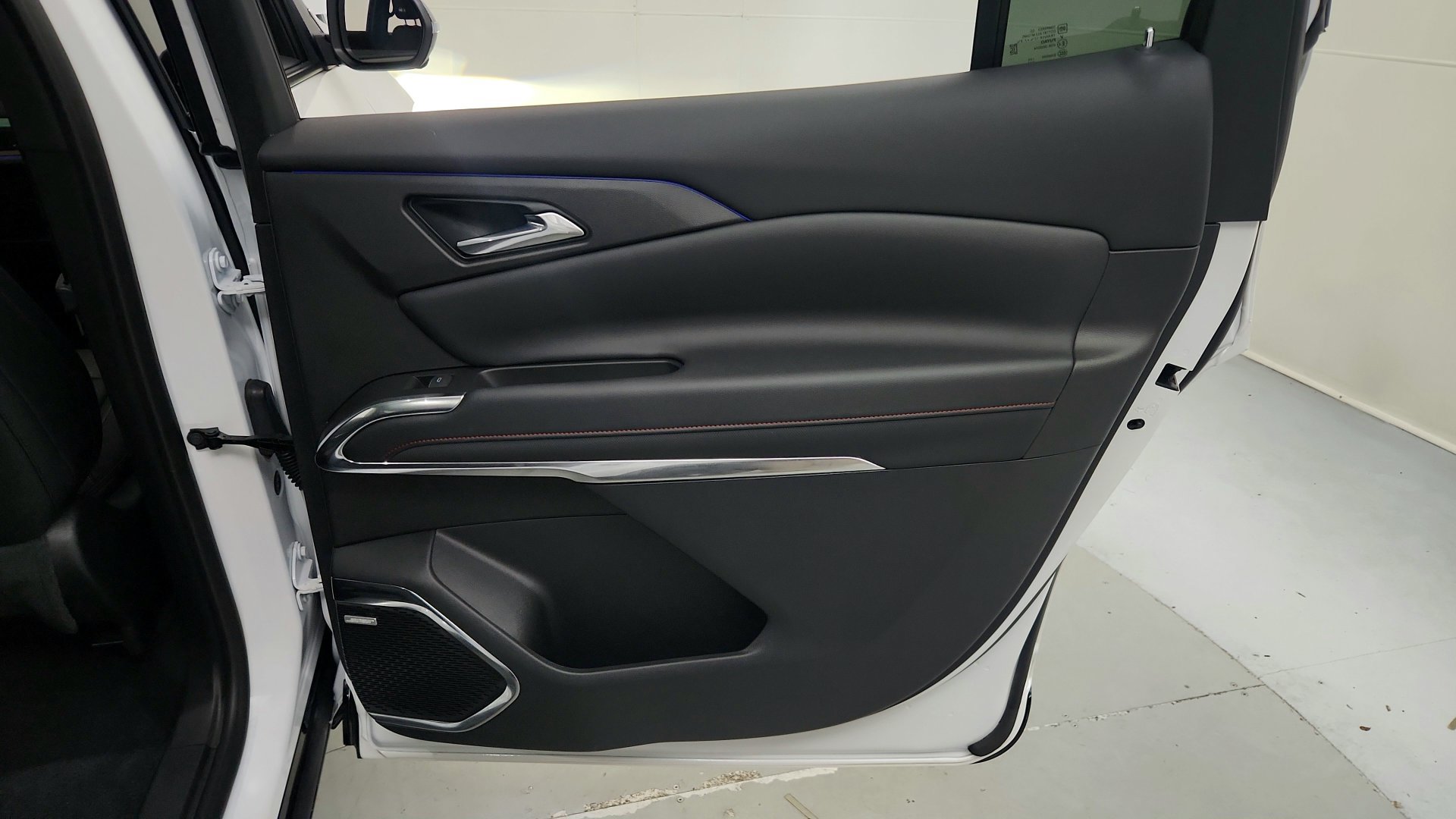 Used 2024 Chevrolet Traverse RS w/ LPO, Floor Liner Package AWD/4WD image 27