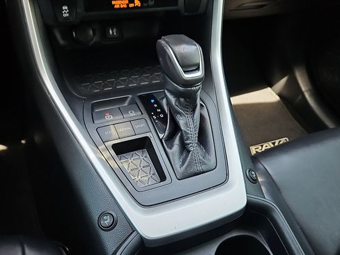 Used 2019 Toyota RAV4 XLE Premium FWD image 14