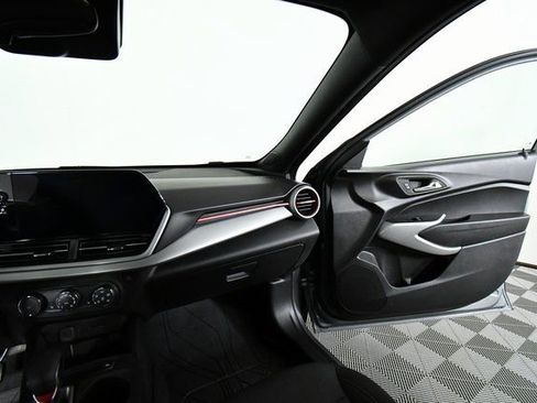 Used 2025 Chevrolet Trax RS w/ Driver Confidence Package image 20