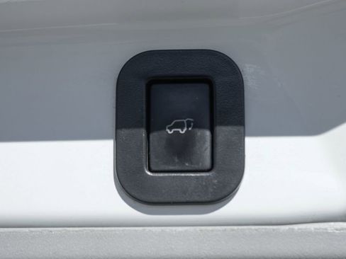 Used 2016 Toyota Sienna SE image 9