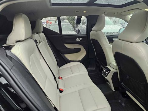 Used 2025 Volvo XC40 B5 Plus w/ Protection Package Premier image 13