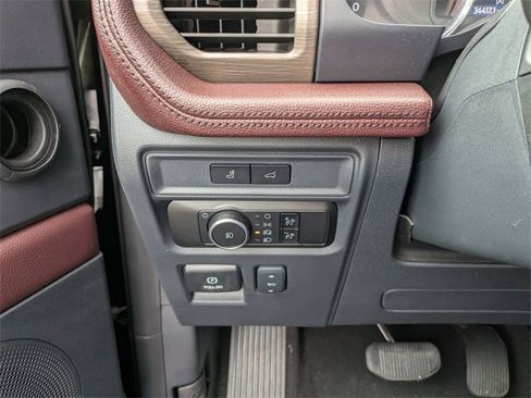 Used 2024 Ford Expedition Limited image 16