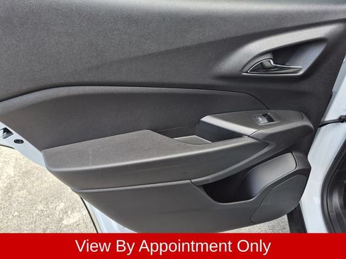 Used 2025 Chevrolet Trax LT w/ LT Convenience Package FWD image 26