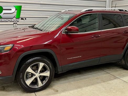Used 2019 Jeep Cherokee Limited image 1