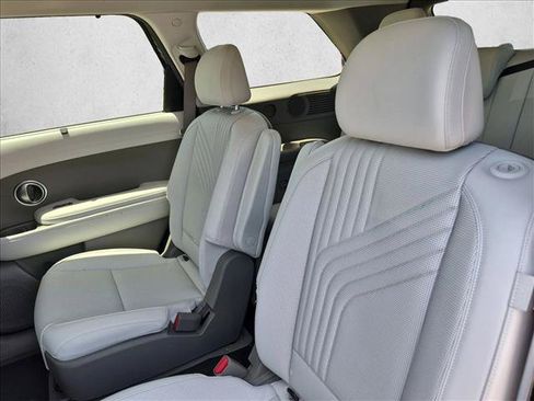 Used 2026 Hyundai Palisade SEL FWD image 13
