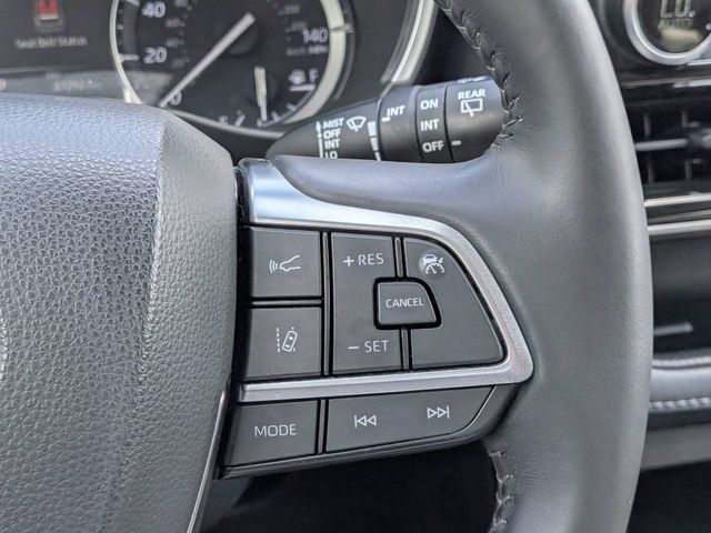 Used 2021 Toyota Highlander XLE FWD image 25
